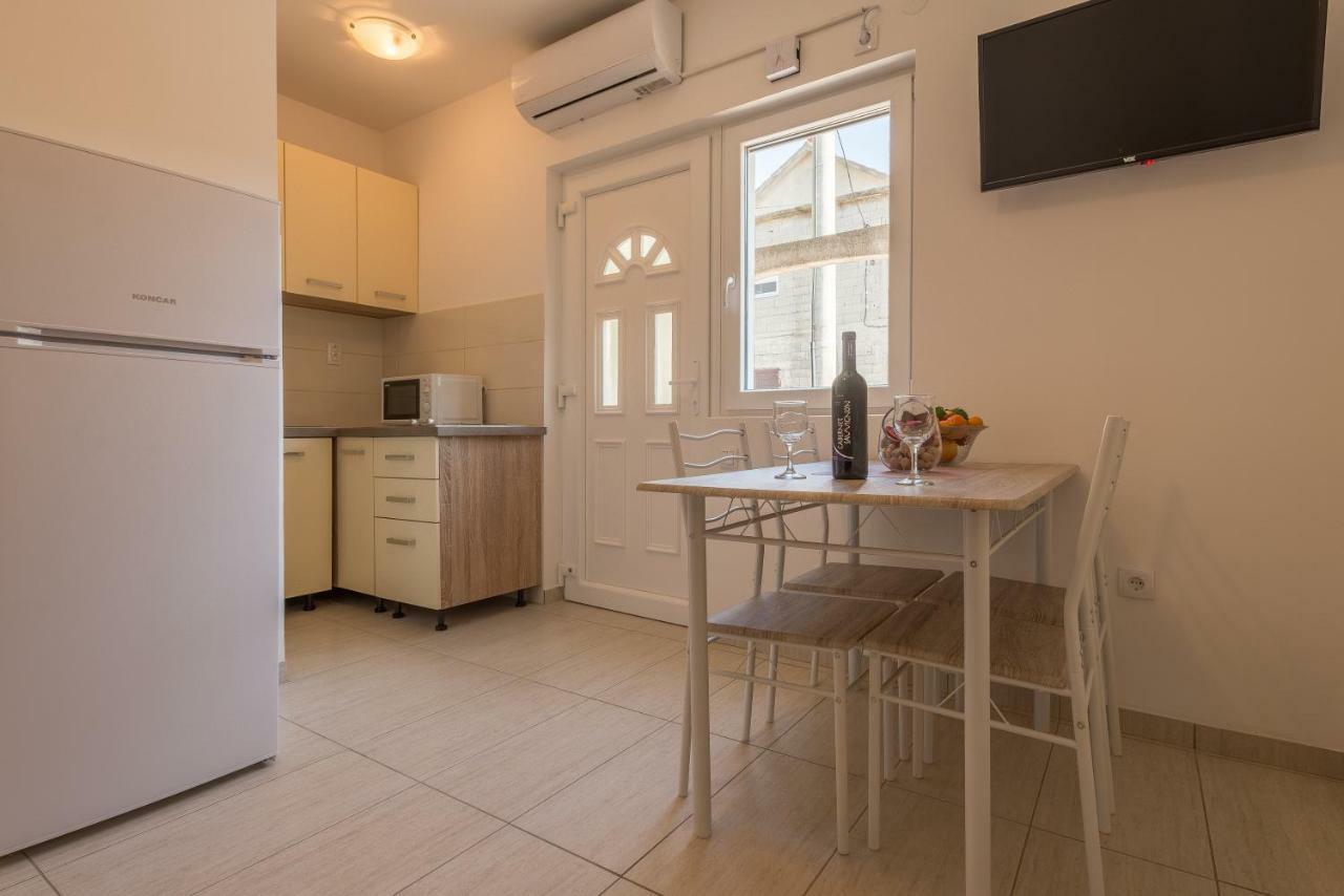 Apartmani Dupor Gornji Karin Exterior photo